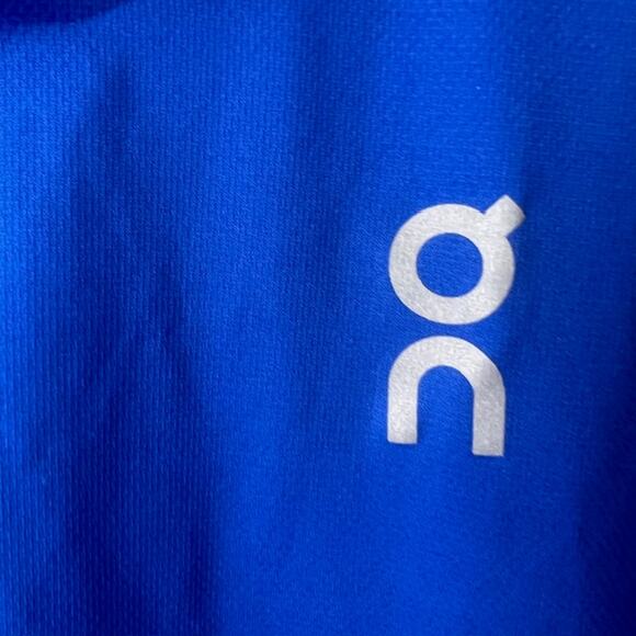 On Running Men's M Performance Tank Top Blue Reflective Lightweight Athletic - Picture 3 of 6